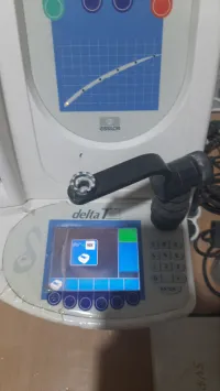 EQUIPEMENTS ESSILOR machine DELTA T