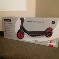 Trotinette électrique Ninebot c20 neuve jamais utilisée (pour enfants/ados)