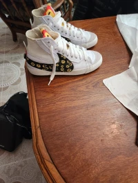 Nike Mid 77