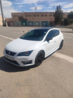 moyenne-berline-seat-leon-2015-linea-r-bouira-algerie