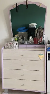 Coiffeuse et table de nuit à 25000da négociable état 10/10
