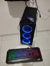 Pc gamer Ram 16gv ddr4  Stockage 256gb nvme  CPU: Xeon E5 2680 v4 : 14 core  Psu: pas 600 Wat +rgb 