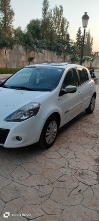 voitures-renault-clio-3-2012-night-and-day-alger-centre-algerie