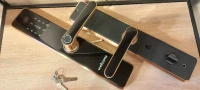 serrure intelligente empreinte , mots de passe , tag , clés pour tout types de porte 
