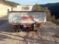 camion-كاميو-izuzu-2013-bousfer-oran-algerie
