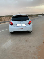 voitures-peugeot-208-2015-allure-laghouat-algerie