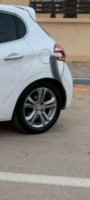 voitures-peugeot-208-2015-allure-laghouat-algerie