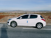 moyenne-berline-peugeot-308-2012-khenchela-algerie