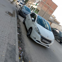 voitures-peugeot-208-2013-allure-arris-batna-algerie