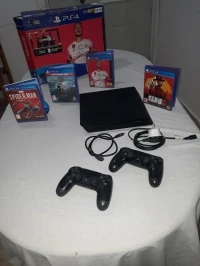 PS4 SLIM VERSION 12.52 + 2 MANETTES + 4 CD + 500go STOCKAGE