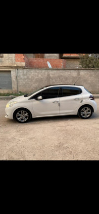 voitures-peugeot-208-2015-allure-bordj-bou-arreridj-algerie