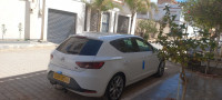 moyenne-berline-seat-leon-2015-fr15-naama-algerie