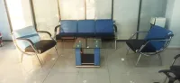 Bureaux et chaises à vendre