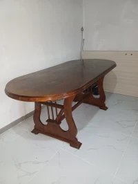Une grande table