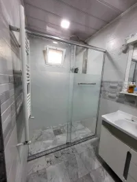 montage reparation vitrine et cabine de douches