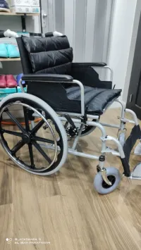 Fauteuil roulant large 56 cm penu gonflable 