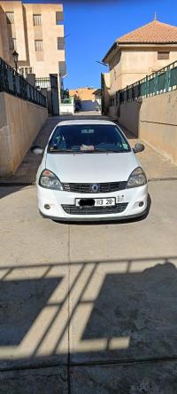 voitures-renault-clio-campus-2013-bye-msila-algerie