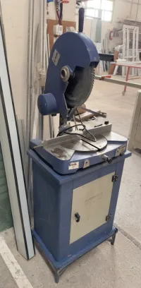 Tronçonneuse 