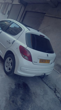 voitures-peugeot-207-2011-allure-jijel-algerie