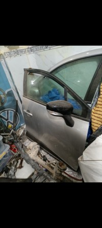 قطع-هيكل-السيارة-porte-avant-droite-clio-4-limited-2-cas-france-بئر-الجير-وهران-الجزائر