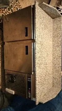 IeTable de préparation avec contour réfrigéré dessus granite 1,50m
