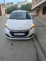 voitures-peugeot-208-2016-allure-facelift-jijel-algerie