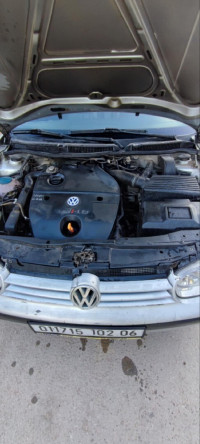 voitures-volkswagen-golf-4-2002-timezrit-bejaia-algerie