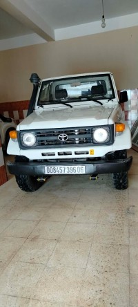 السيارات-النفعية-toyota-land-cruiser-1996-بجاية-الجزائر
