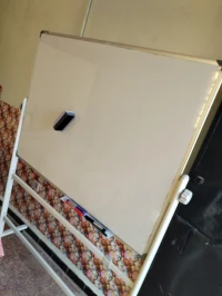 tableau blan avec roulettes 