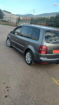 voitures-volkswagen-touran-2010-blida-algerie