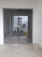 construction-travaux-vitrine-et-separation-en-verre-trempe-cheraga-alger-algerie