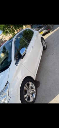 سيارات-peugeot-208-2015-allure-المعالمة-الجزائر
