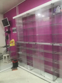 vente vitrine en verre trompe