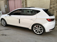 moyenne-berline-seat-leon-2014-fr-taher-jijel-algerie