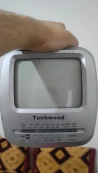 Techwood TELEVISEUR BLANC+RADIO AM/FM