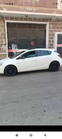 voitures-opel-astra-2012-arzew-oran-algerie