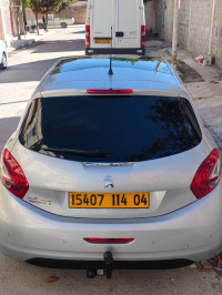 voitures-peugeot-208-2014-allure-oum-el-bouaghi-algerie