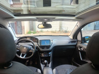 voitures-peugeot-208-2015-allure-facelift-guelma-algerie