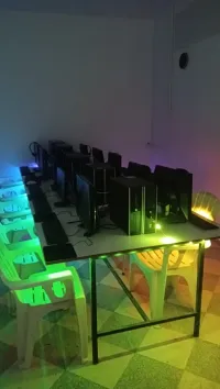 Matériel cyber counter strike 1.6 10poste (5ecran 22 +5ecran 19)