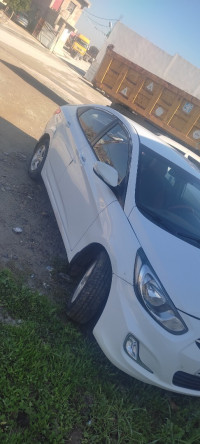 voitures-hyundai-accent-rb-4-portes-2013-mila-algerie