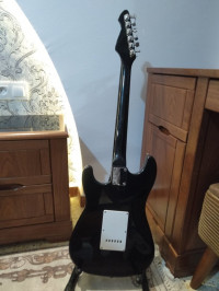 autre-guitare-electrique-hohner-mecheria-naama-algerie