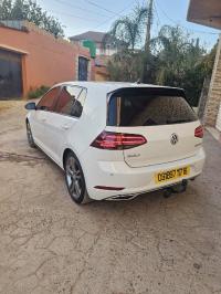 voitures-volkswagen-golf-7-2017-carat-pluc-medea-algerie