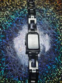 نساء-montre-guess-femme-doree-بئر-الجير-وهران-الجزائر