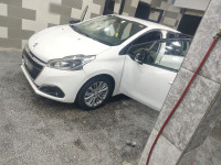 voitures-peugeot-208-2016-allure-facelift-laghouat-algerie