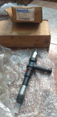 injecteur komatsu 6251-11-3100  état comme neuf