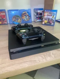 PlayStation 4 slim 