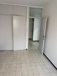 شقة-كراء-3-غرف-الجزائر-عين-النعجة