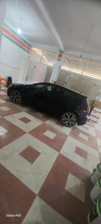 voitures-volkswagen-golf-7-2017-confortline-oued-endja-mila-algerie