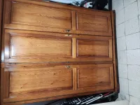 Armoire bois rouge 