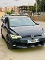 moyenne-berline-volkswagen-golf-8-2021-style-les-eucalyptus-alger-algerie